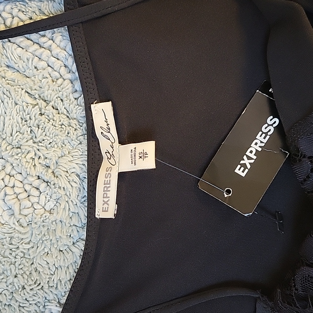 Express Lace Tanks - Picture 6 of 6